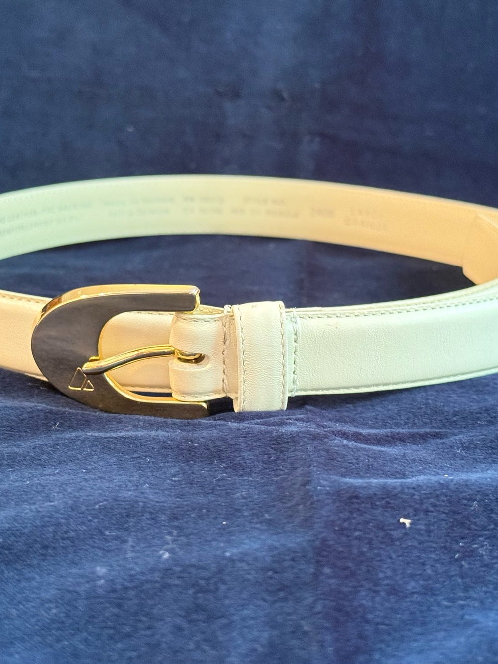 Women’s Liz Claiborne White Belt with Gold Buckle - Classic Accessory